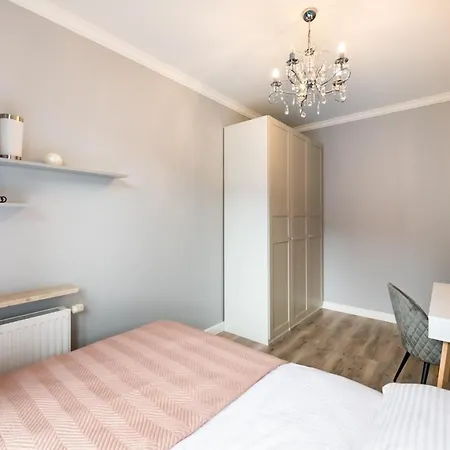 Prestige Verdant By Bookinghost * 바르샤바